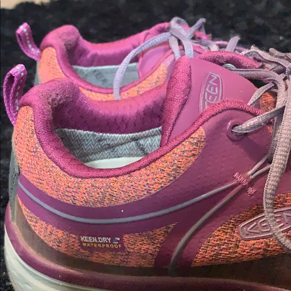 Keen maroon hiking shoes - Picture 4 of 6